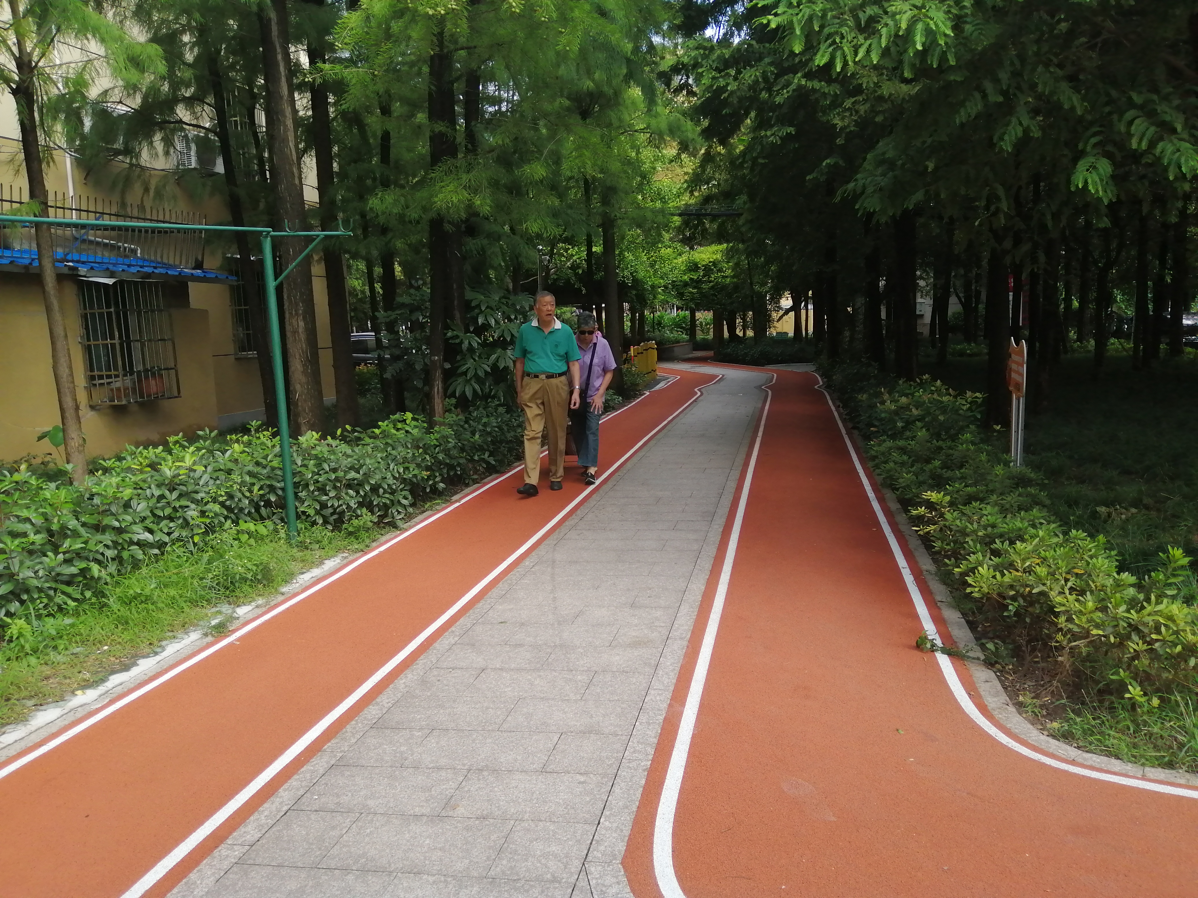 开鲁四村居委健身步道