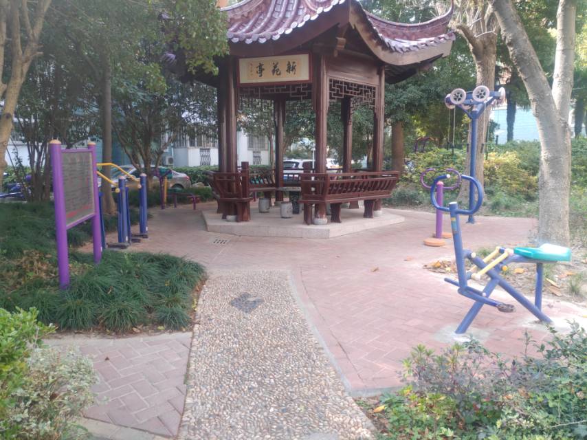 五莲路758弄健身点