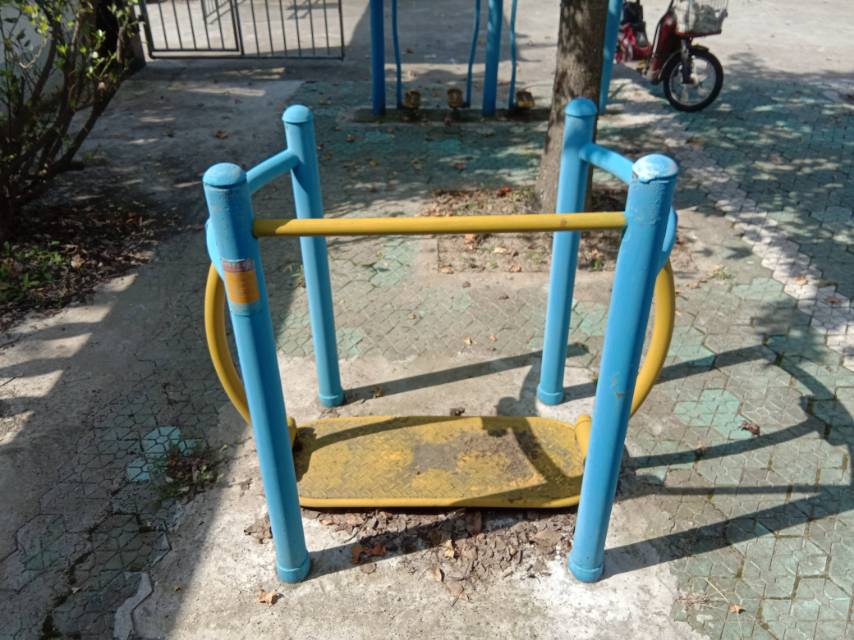 晃板健身器