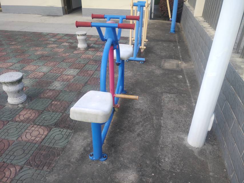 下肢锻炼器