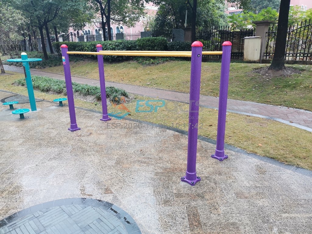 双杠健身器
