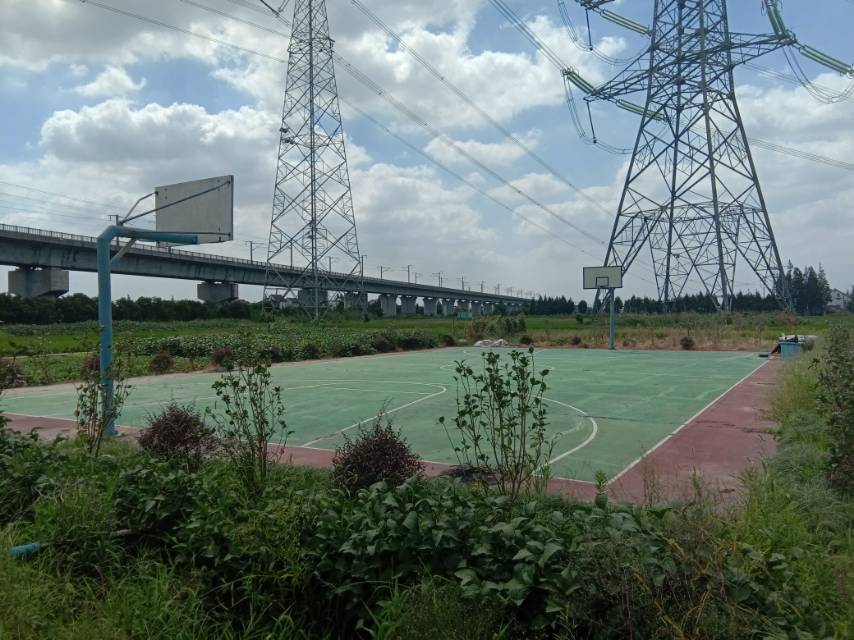 盛新村篮球场