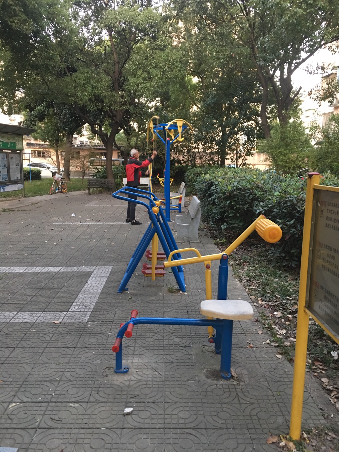 黄山三居小区健身点