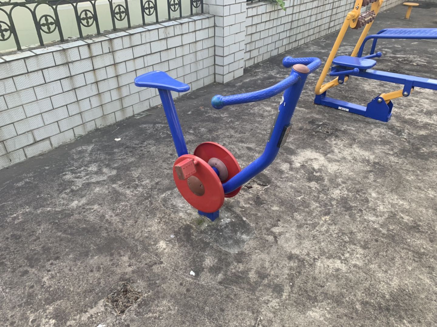 直立健身车