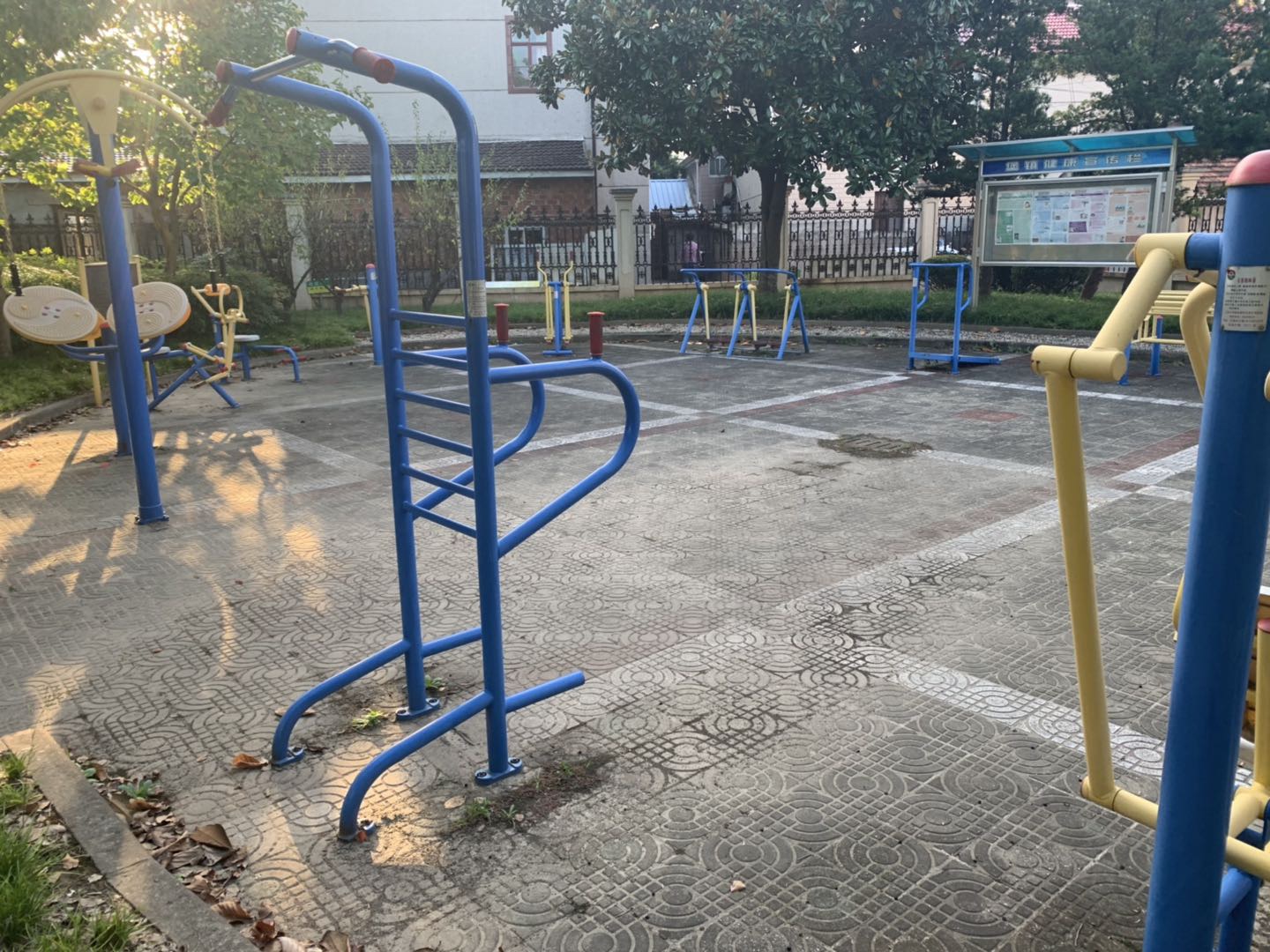 多功能训练器