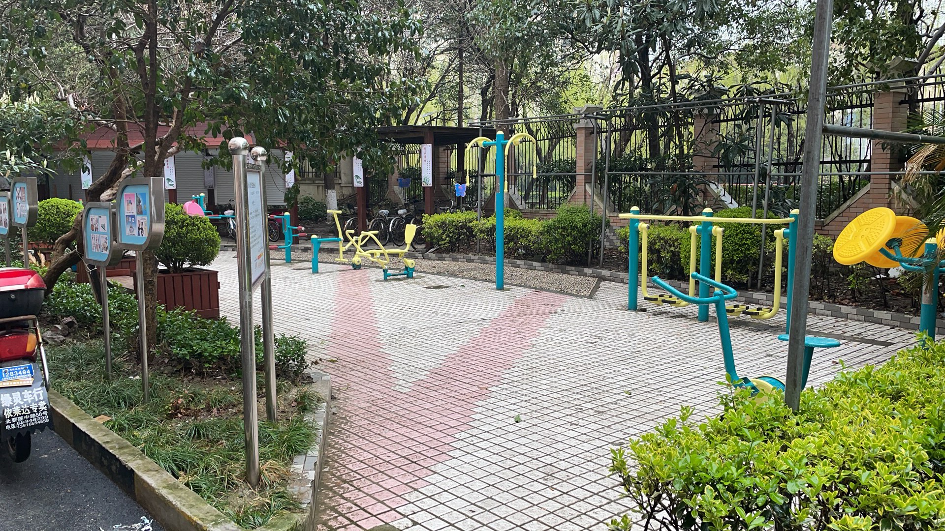 胡木居委市民益智健身点1