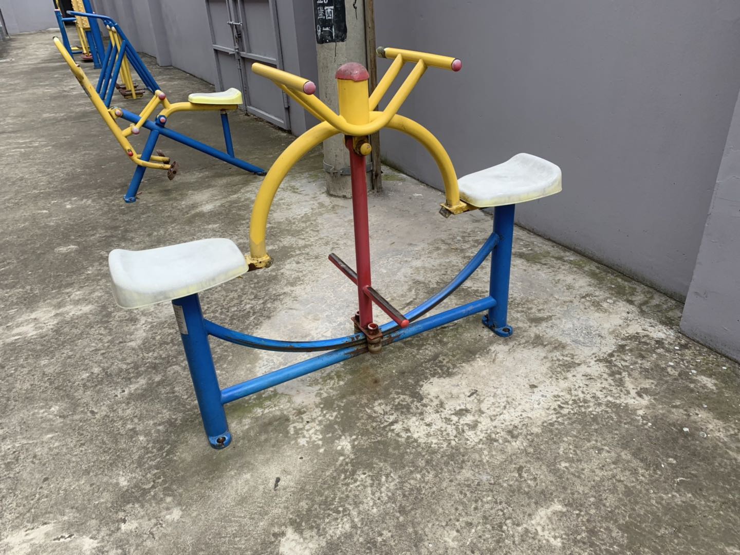下肢锻炼器