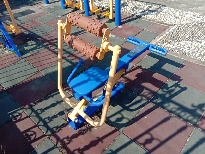 腹背屈伸训练器