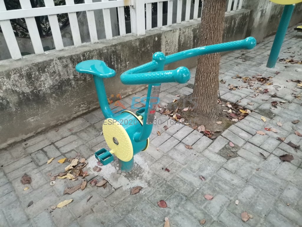 卧式健身车