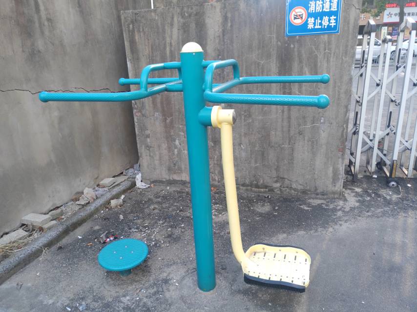 扭腰钟摆器