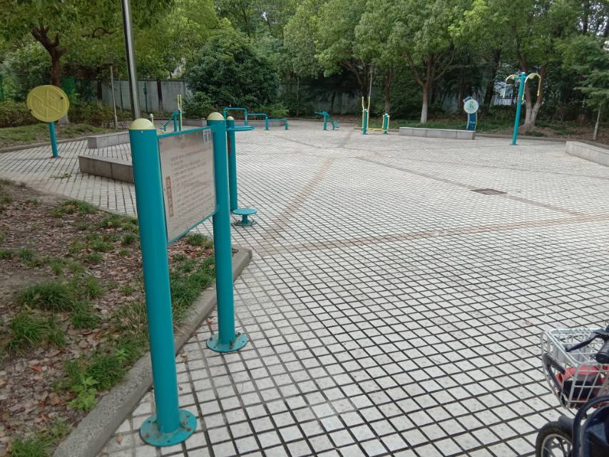包桥小区225弄东南侧市民健身点