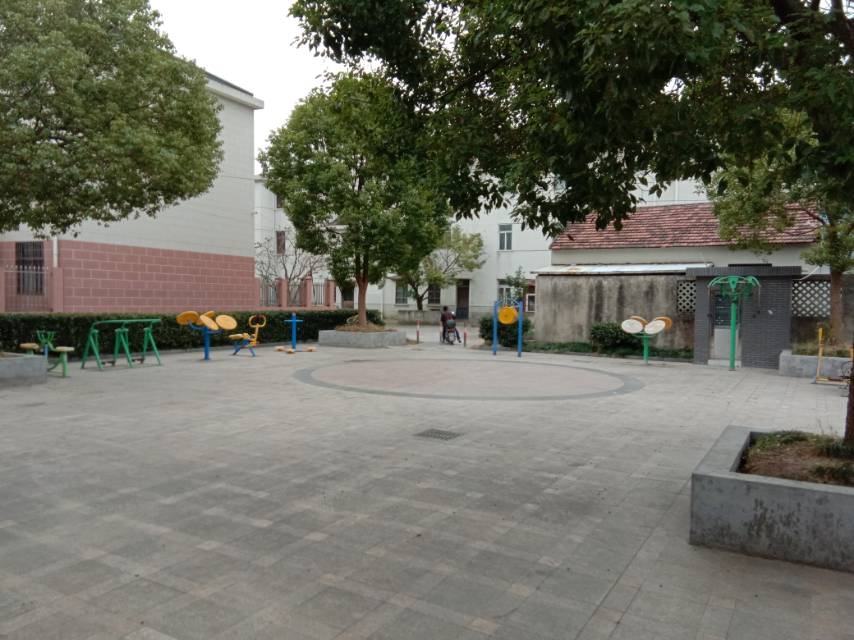吴店村村民六组健身点
