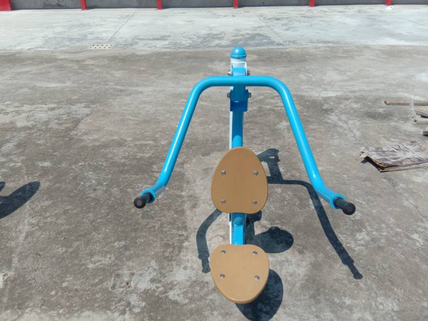 自重式下压训练器