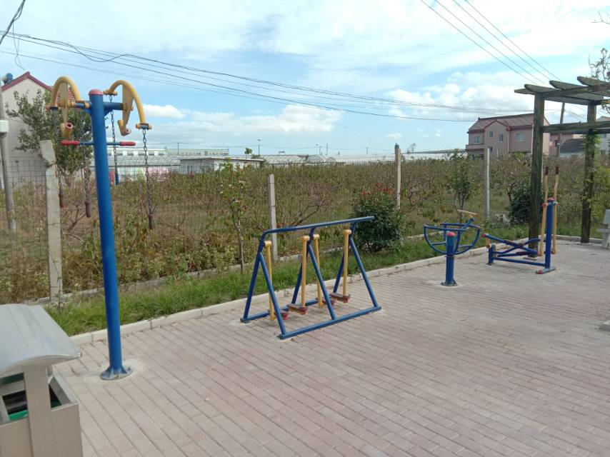 森林村四组周家宅12号健身路径