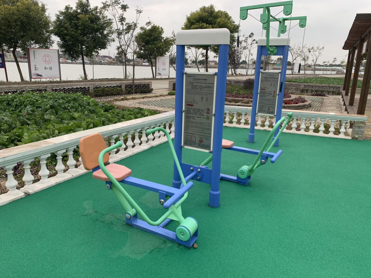 双立柱平推平拉训练器