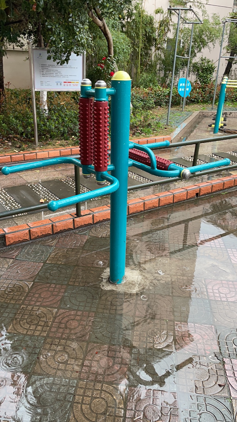 互动式腰背按摩器
