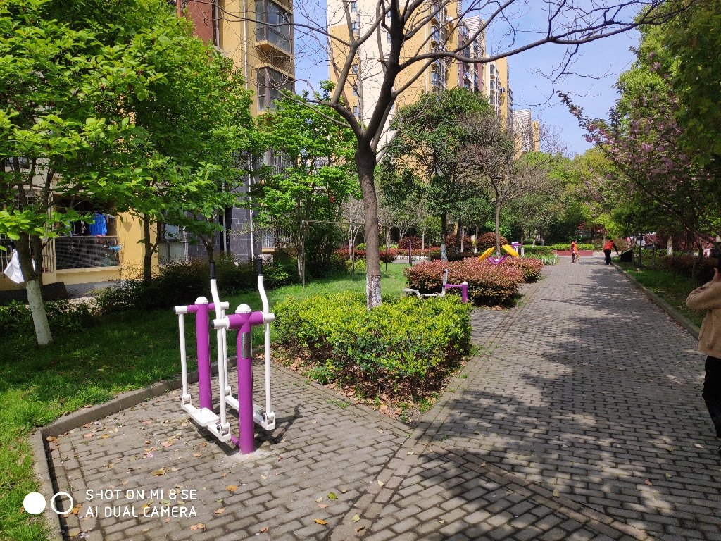 闵行区华漕镇虹韵居委市民益智健身点