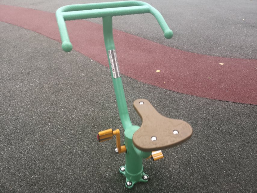 直立健身车