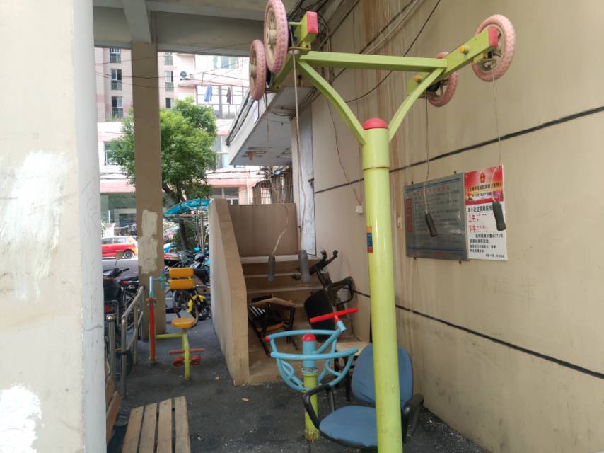 云莲一居委上南大厦健身点