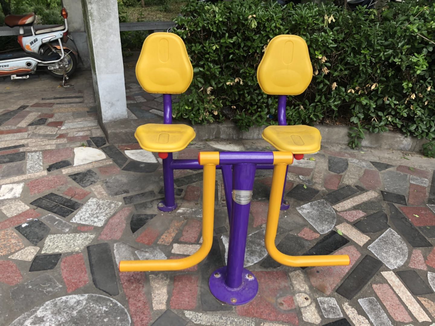 下肢训练器