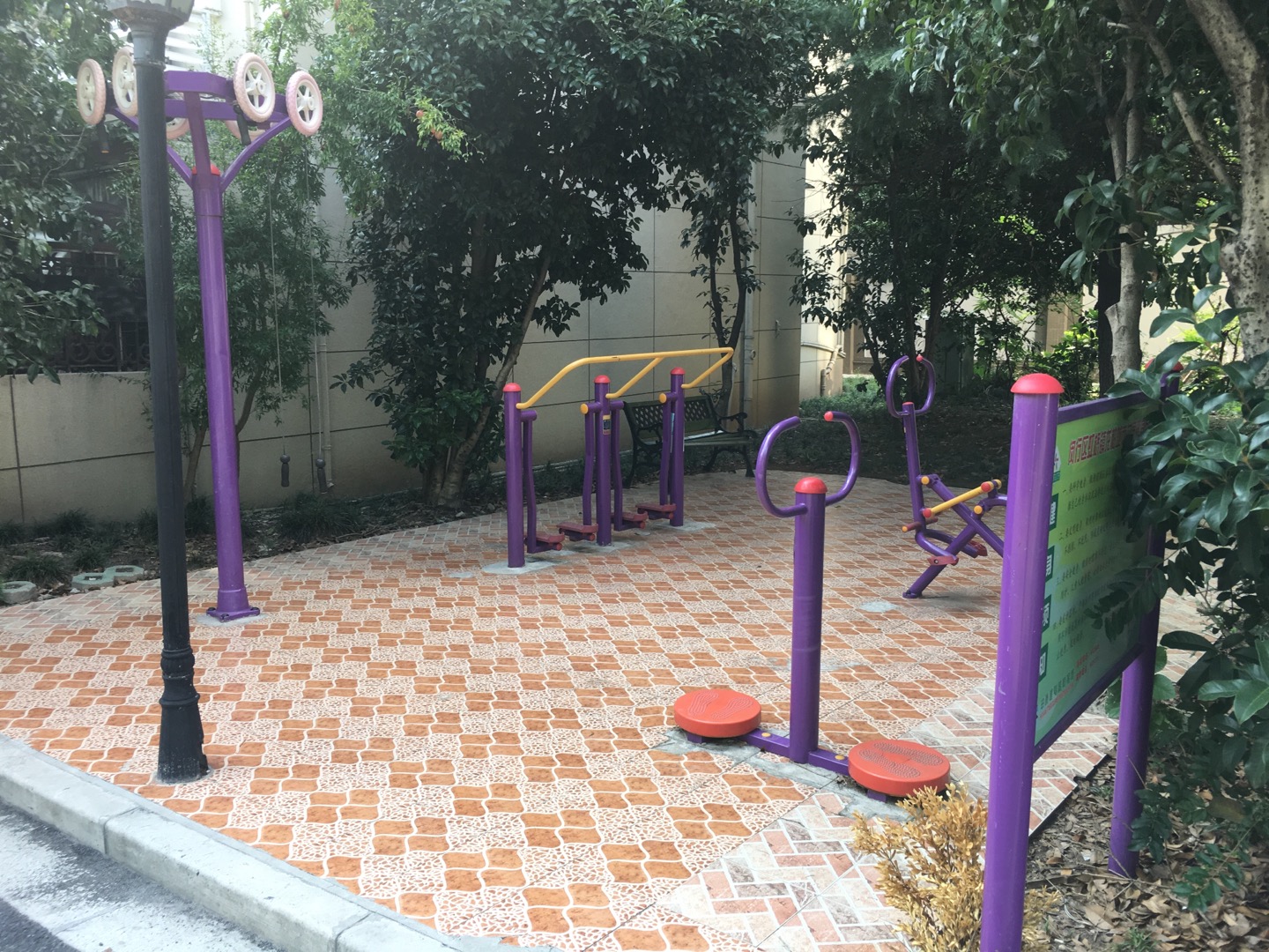 龙柏一村二居委龙柏城市花园小区B点
