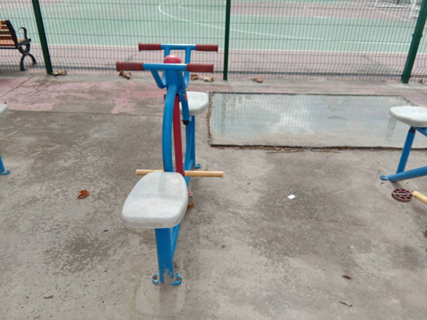 下肢锻炼器