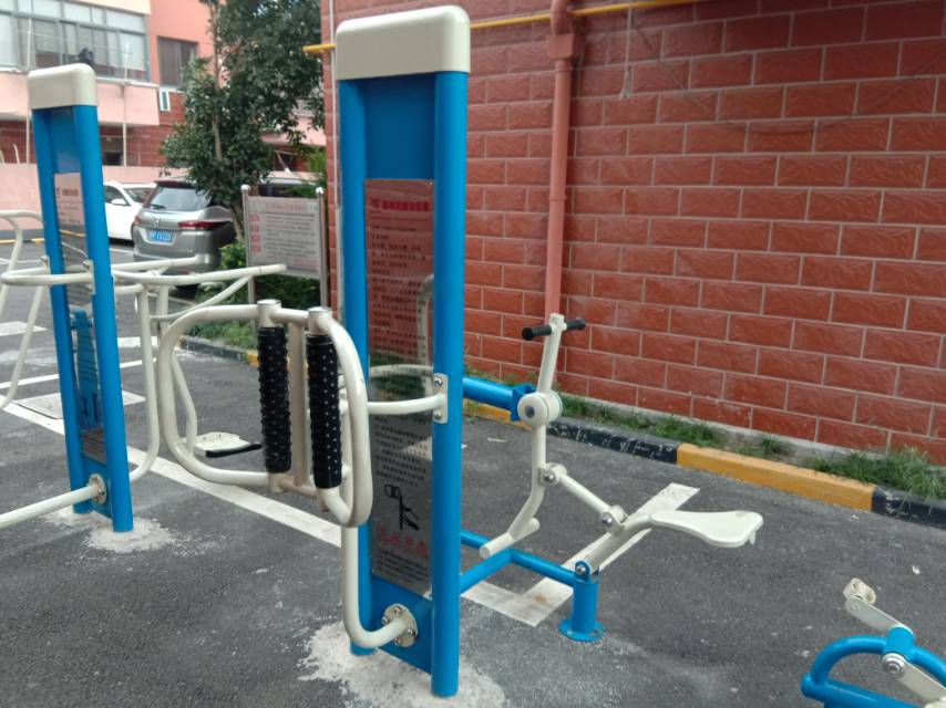 腰背按摩训练器