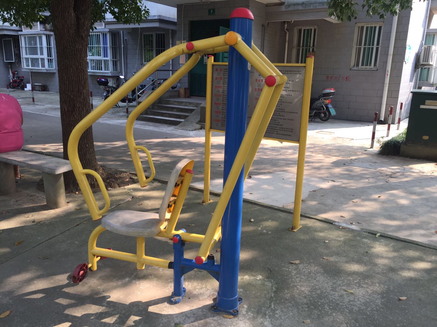 自重推胸器