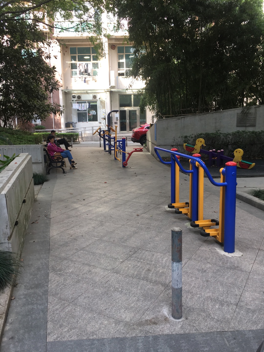颐华二居委健身点