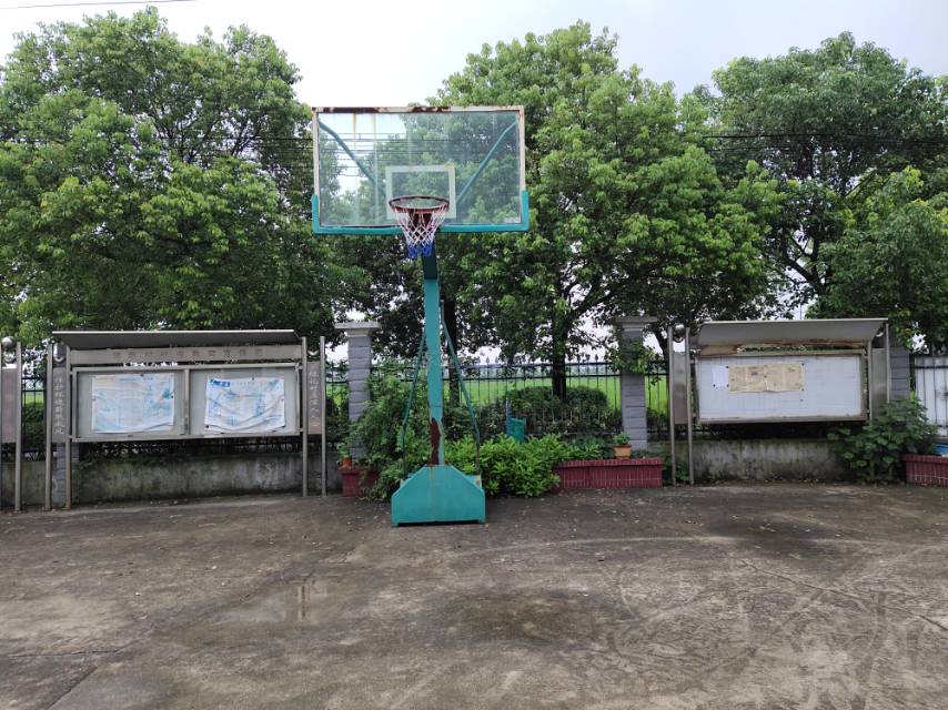 建新村篮球场
