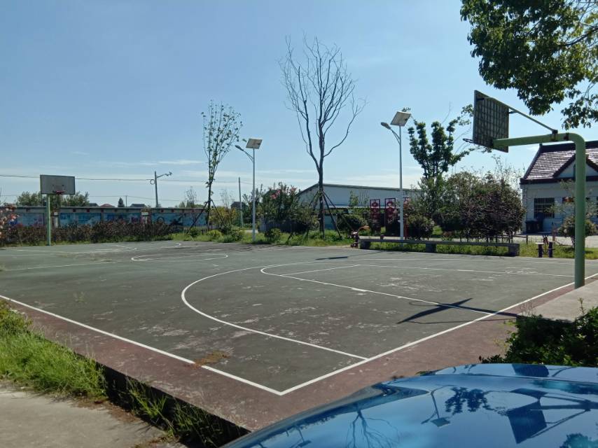 龙跃村篮球场