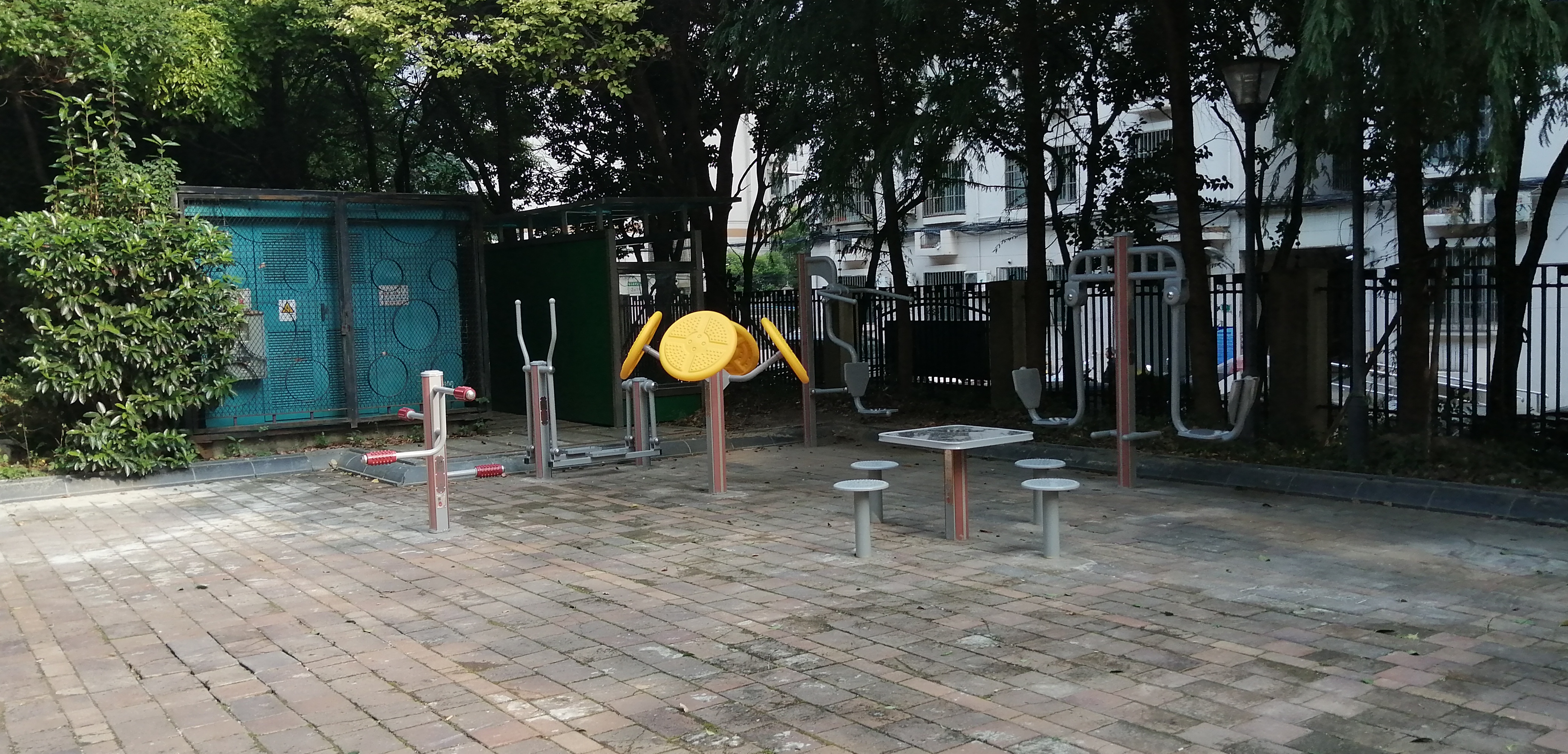 静安区共和新路街道中山北路899弄居委健身点（中山北路899弄东区）