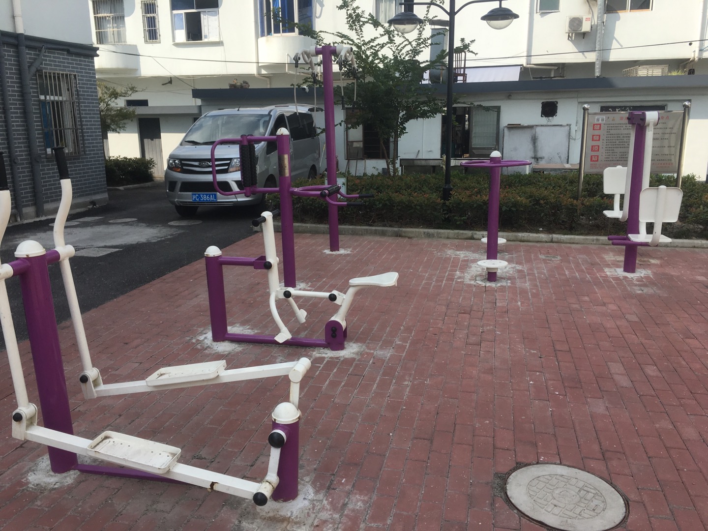 泖港居委会宾乐小区健身点
