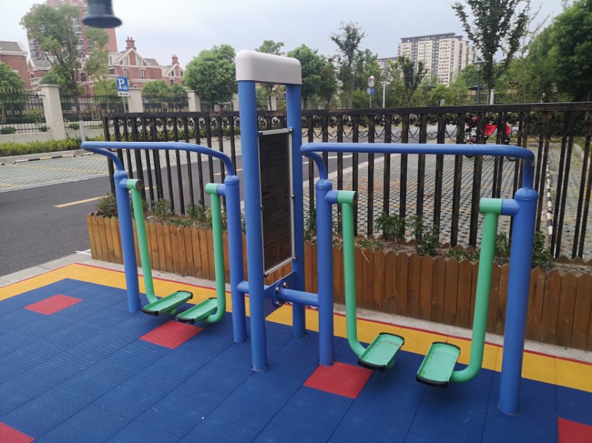 双立柱太空漫步器