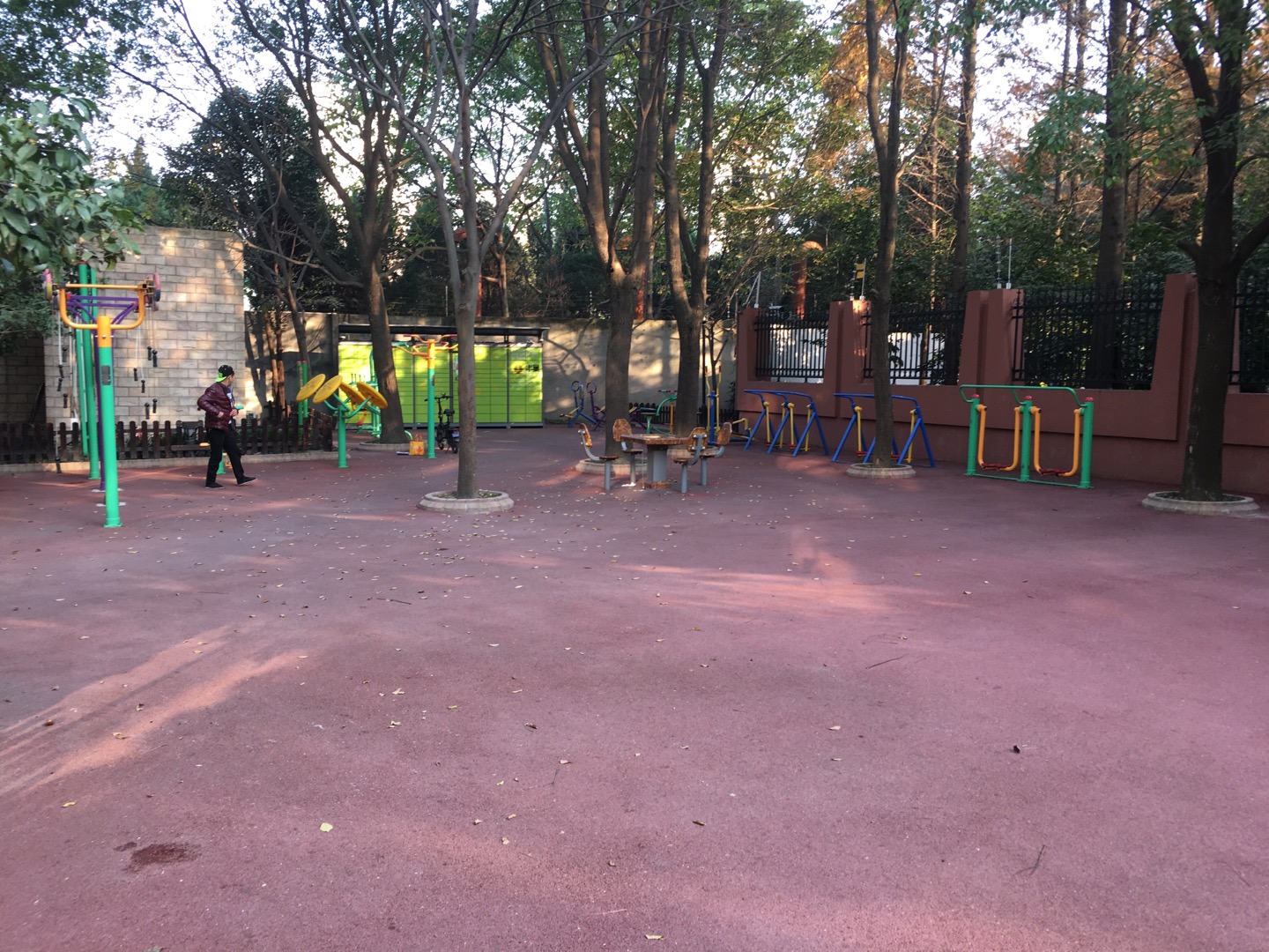 华阳小区益智健身苑2