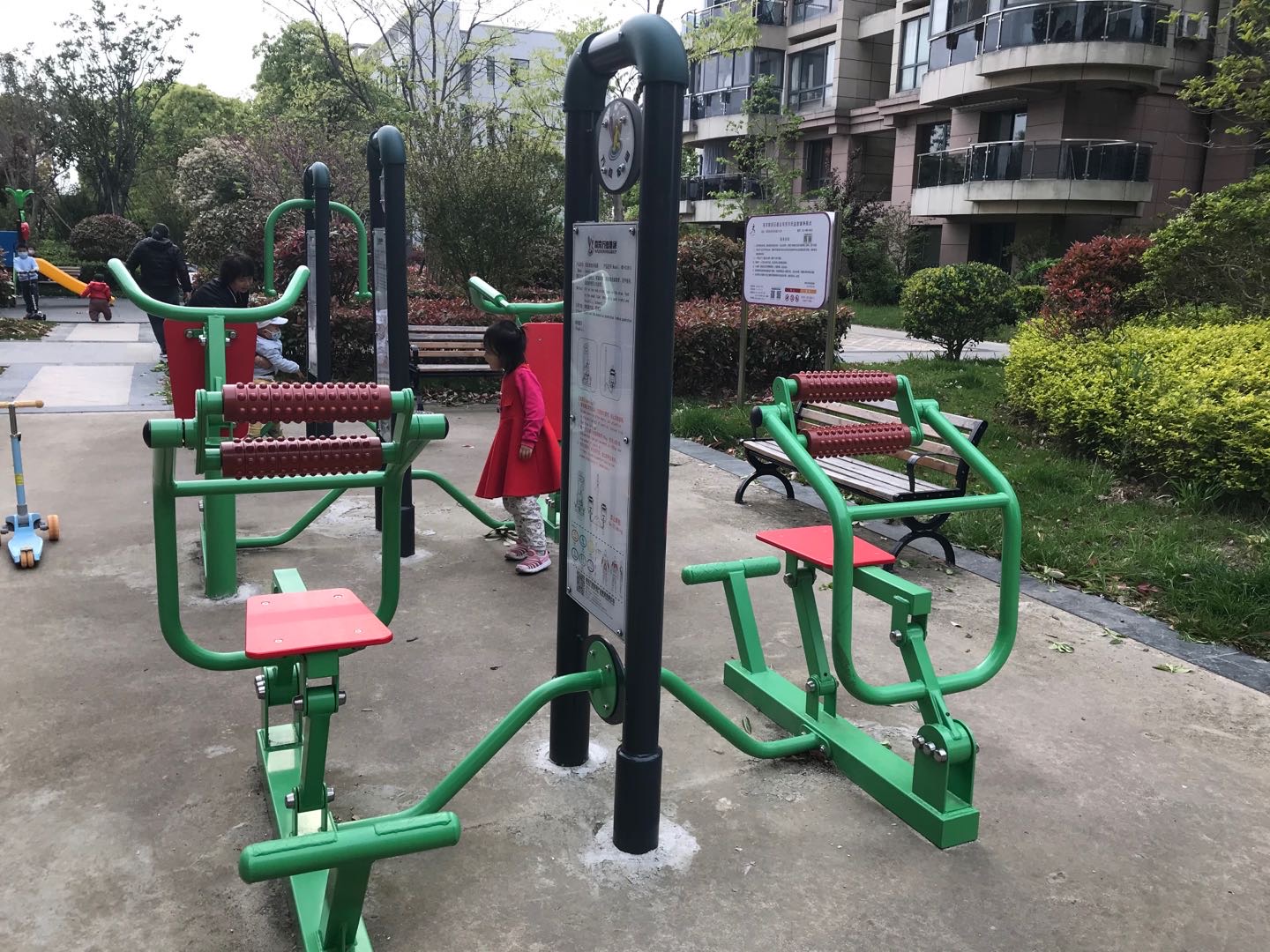 双位背部训练器