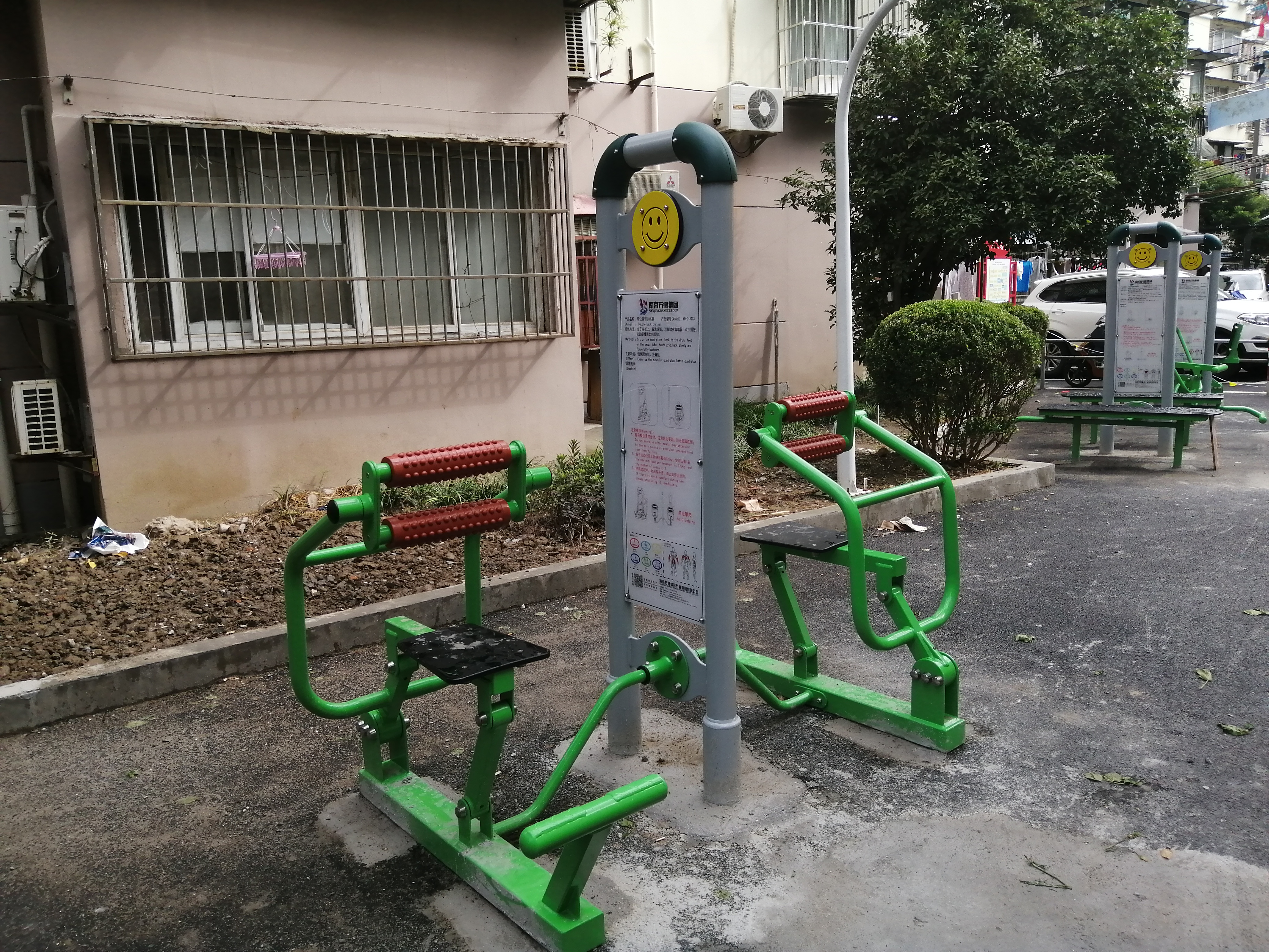 双位背部训练器