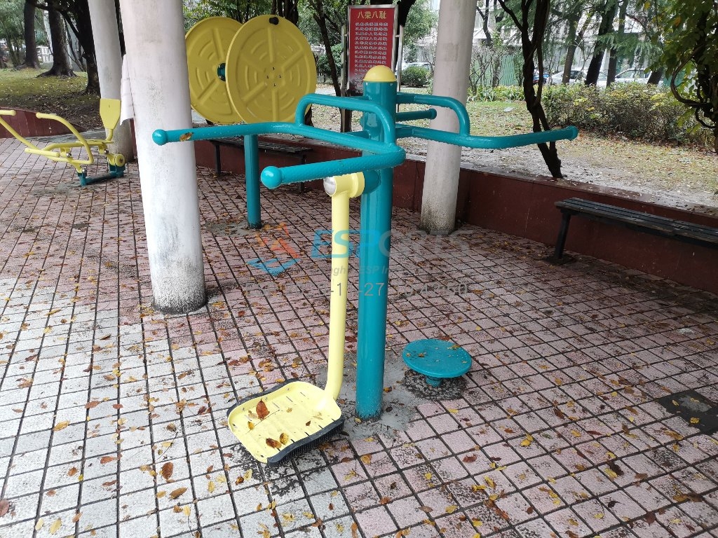 扭腰钟摆器