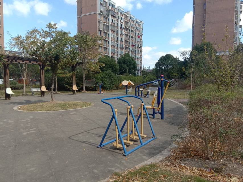 祝和苑千汇路1000弄36号东侧健身路径