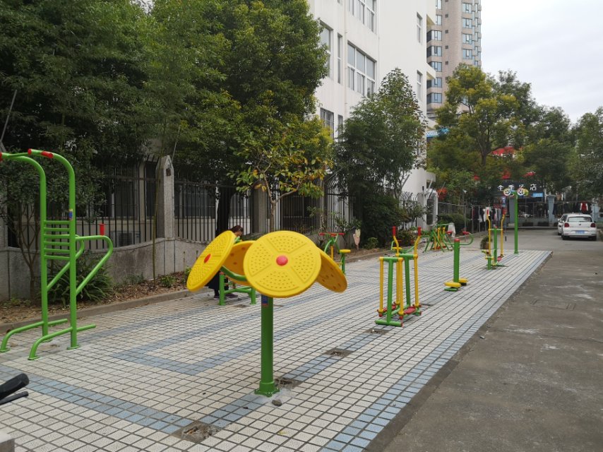 川沙路5046弄8号北侧健身点