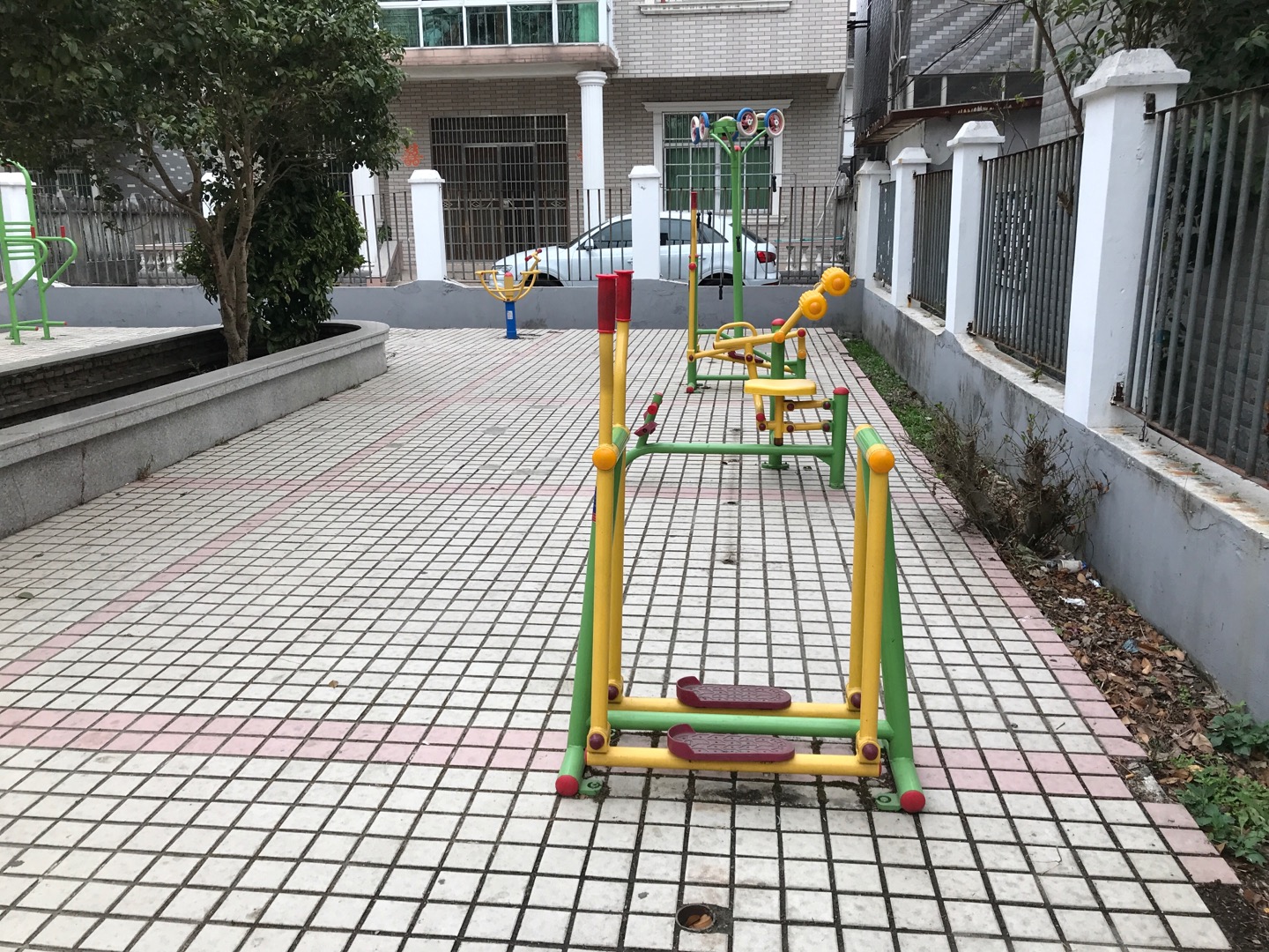 顾三村七队健身点
