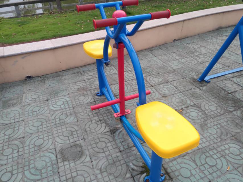 下肢锻炼器