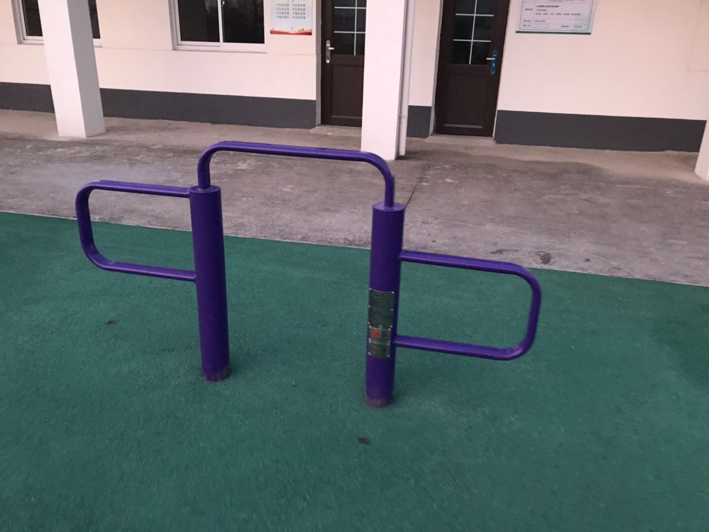 弹振压腿器