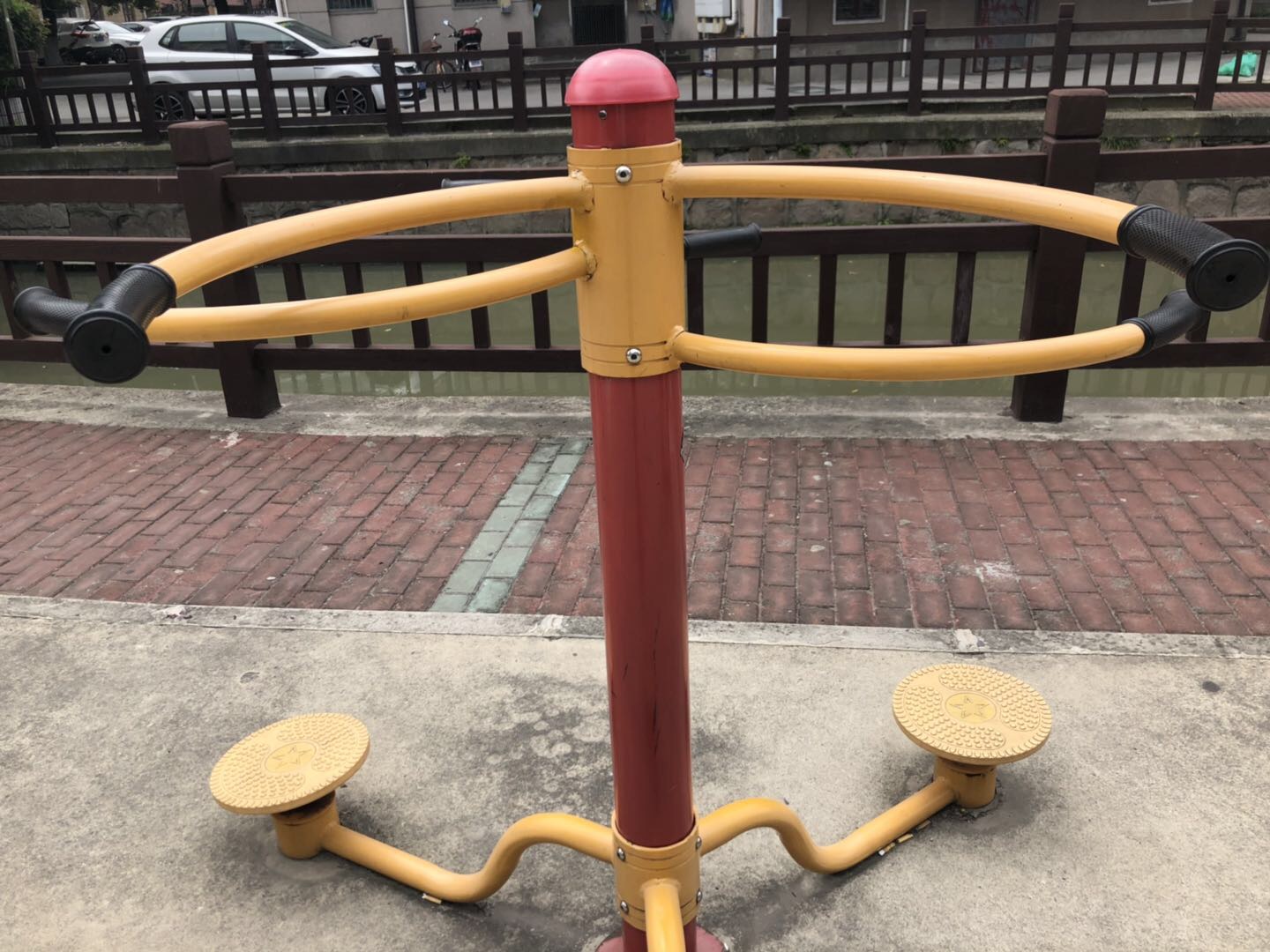 扭腰器