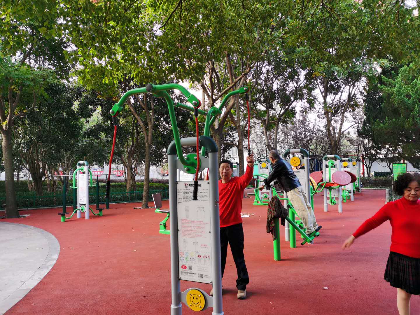 南桥镇古华三居市民益智健身苑点（一）