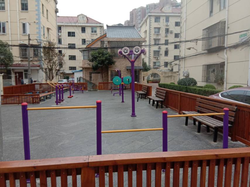 阳二小区健身点