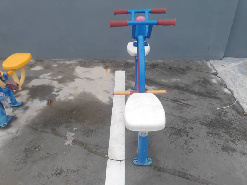 下肢训练器