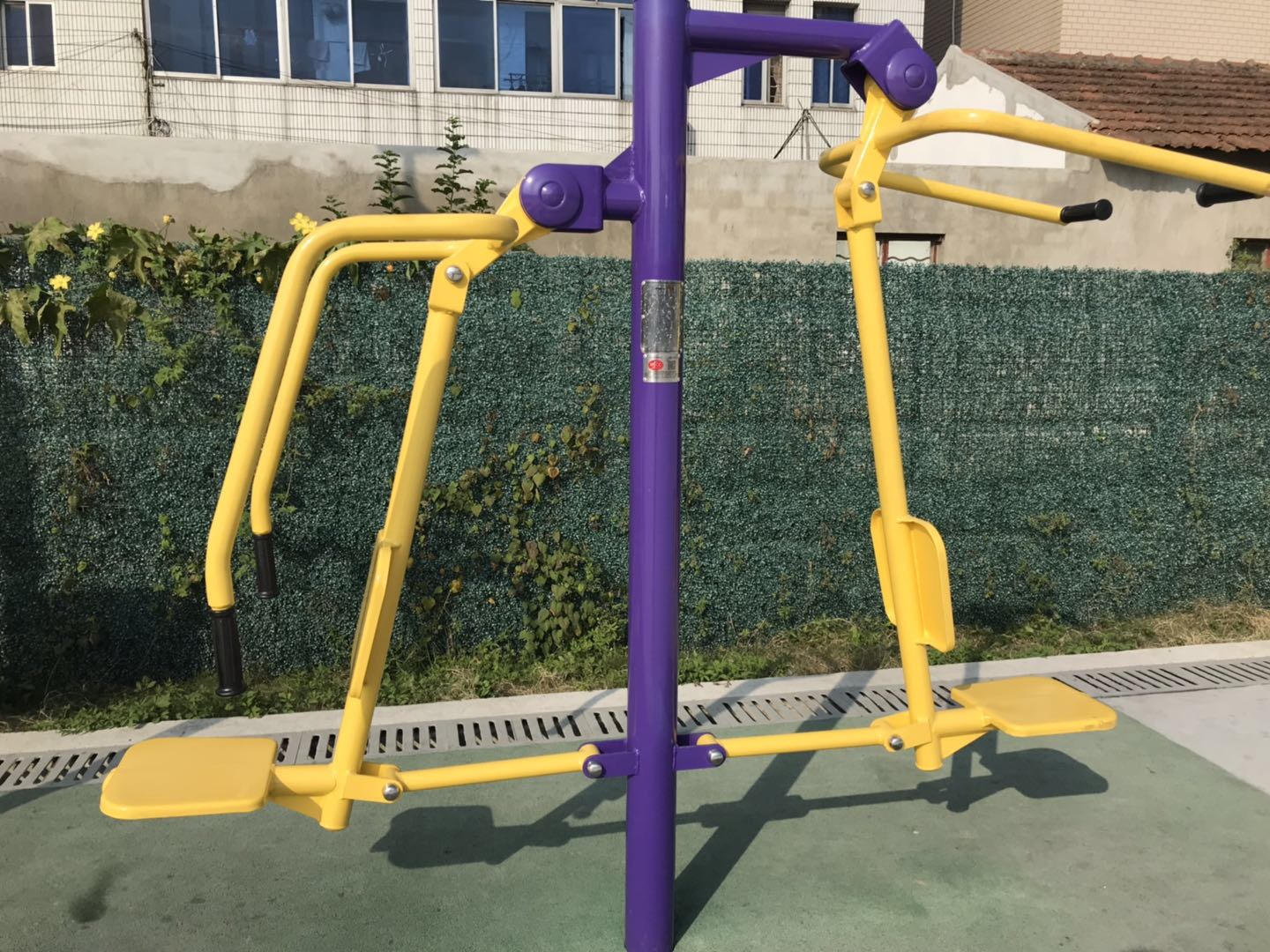 坐推坐拉器