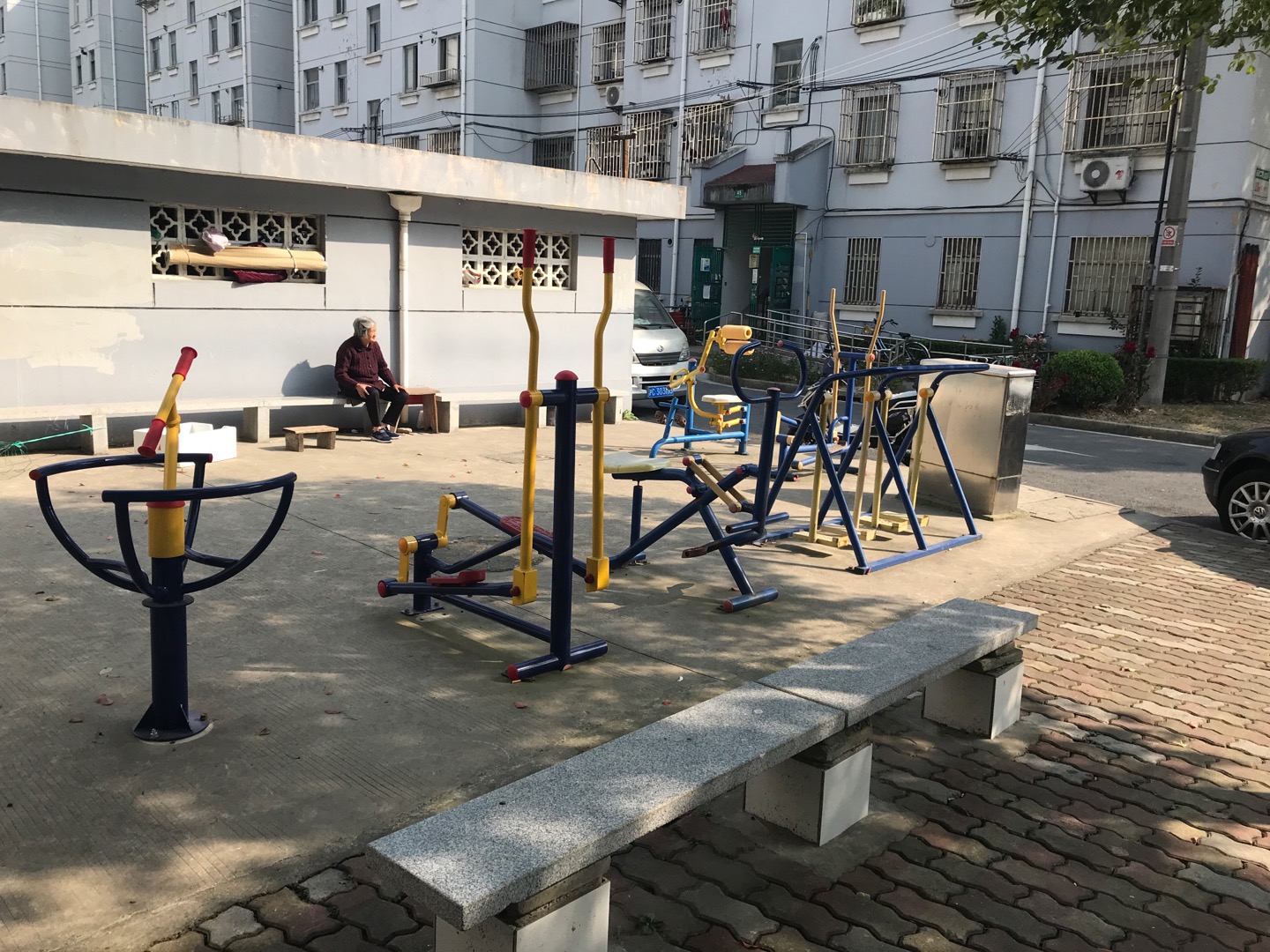 思凡三居施湾二路1026弄49号健身路径