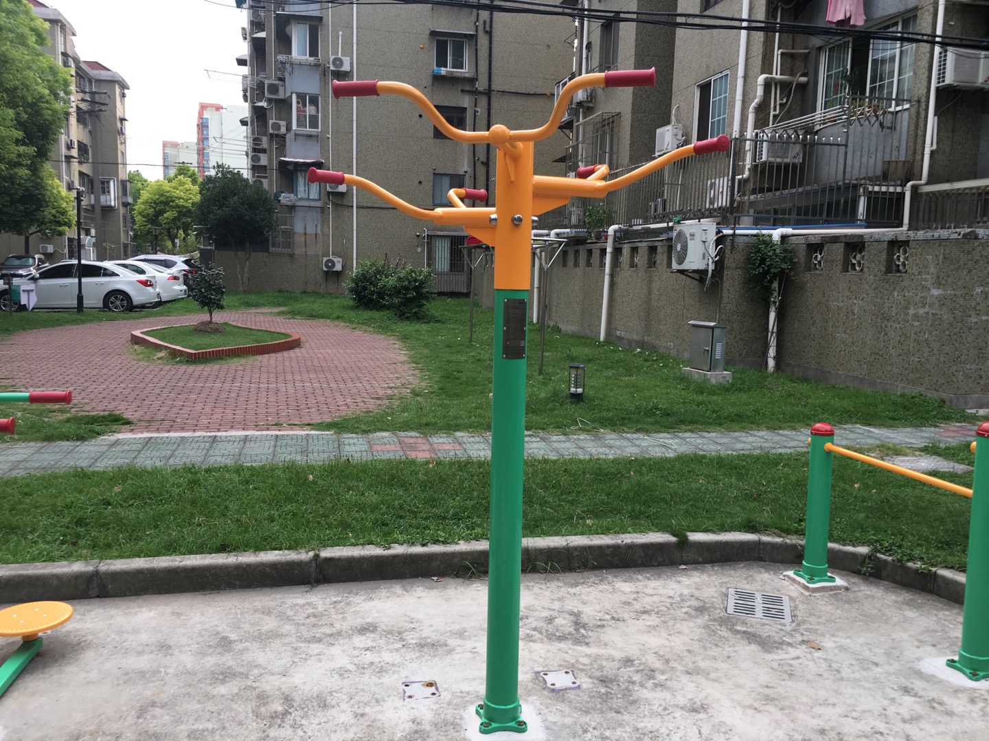 三位引体器